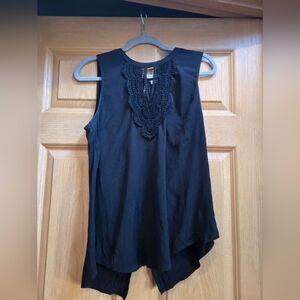 Daniel Rainn Black Sleeveless Blouse with Lace Detail